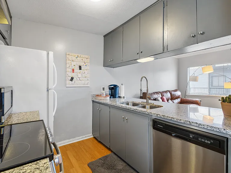 2408 Longview St #204 — Photo 14