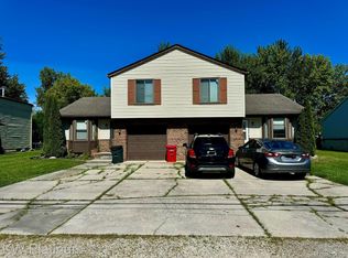 27107 Campau Ln, Harrison Township, MI