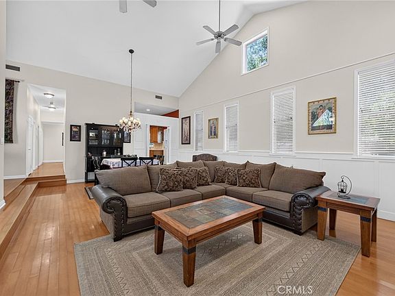 5th image of 42761 Juniper St