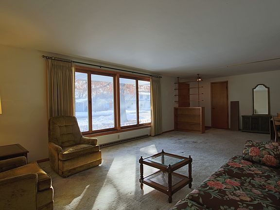 3rd image of 273 Parkridge Dr