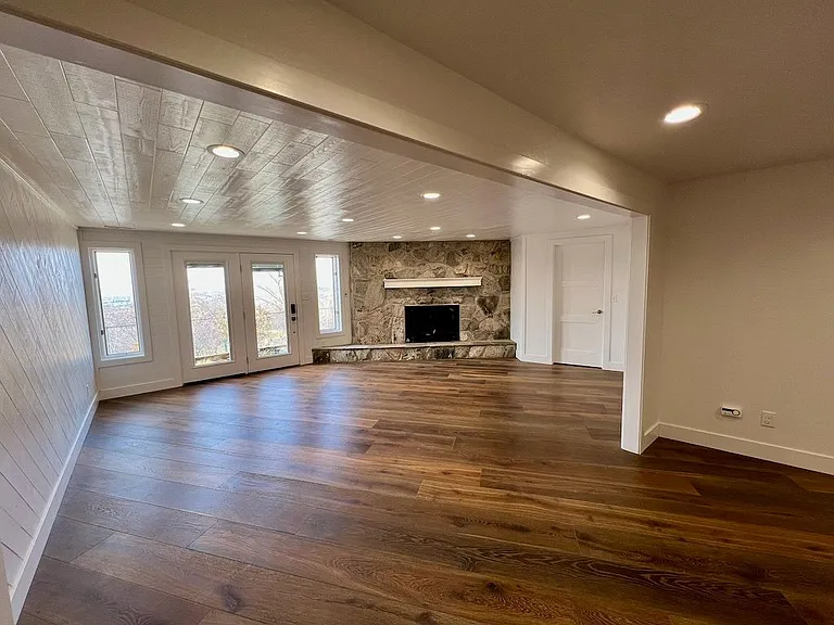 425 Lakeview Way — Photo 2