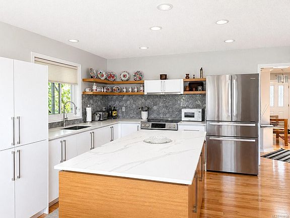4th image of 6058 Christopher Rd