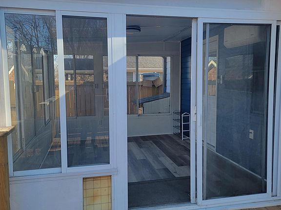5th image of 5842 Leslie Ave #B