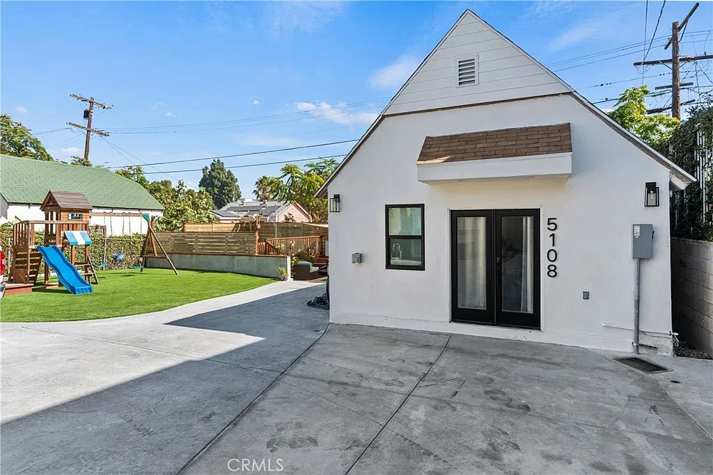 Studio, 360 sqft, $1,950 — Photo 1