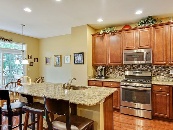 5th image of 312 Princeton Ct