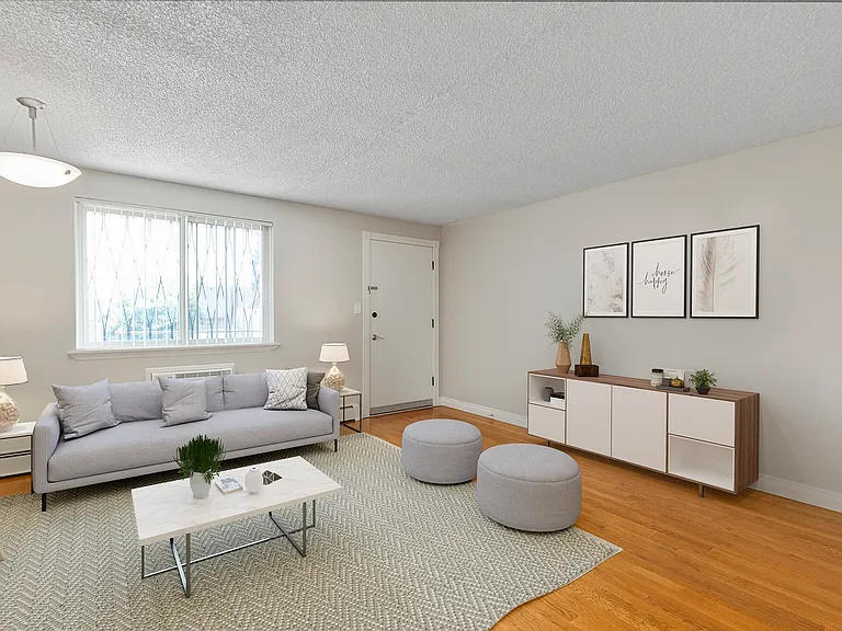 8 S Clarkson Street — Photo 2