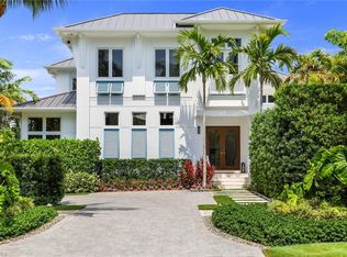 675 2nd St S, Naples, FL 34102
