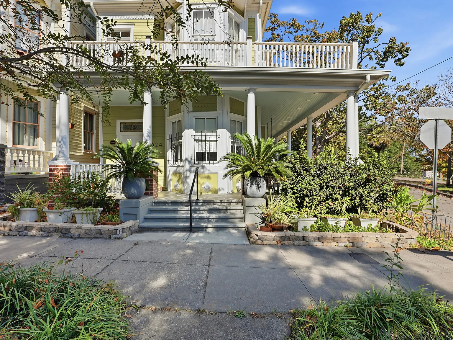 524 E Henry St — Photo 2