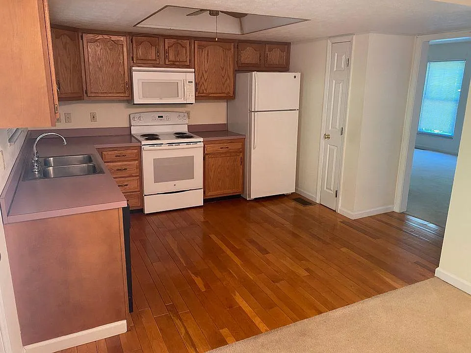 2 bed, 2.5 bath, $1,100 — Photo 3