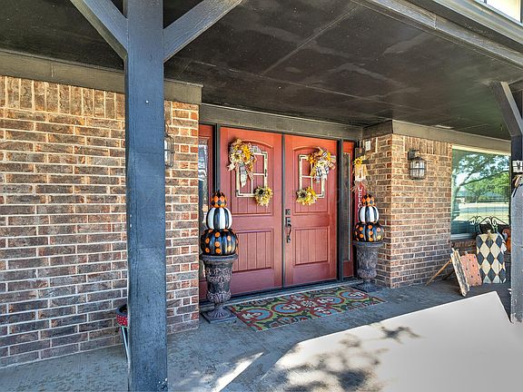 4th image of 2537 Duncan St