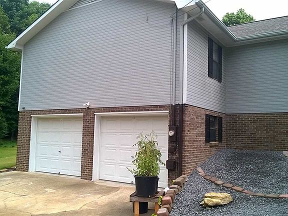 2nd image of 163 N Brook Dr NE