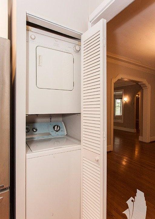 1st image of 2726 N Pine Grove Ave APT 1