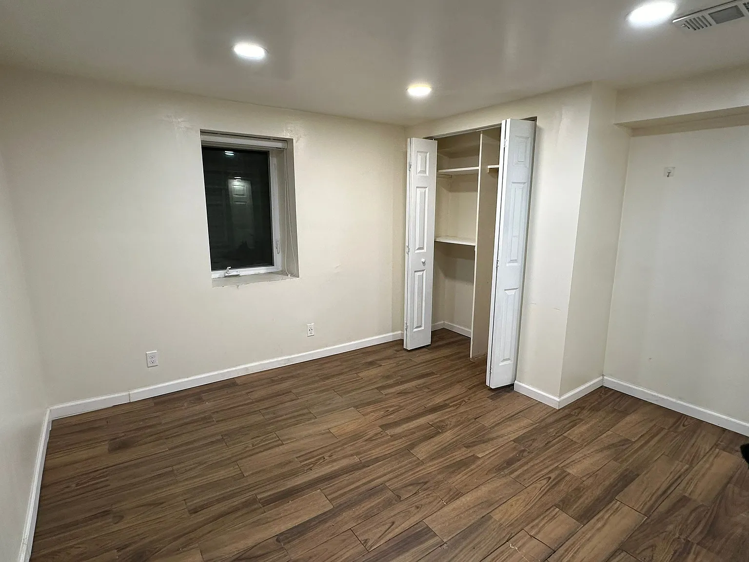 6 bed, 3909 sqft, $875 — Photo 2