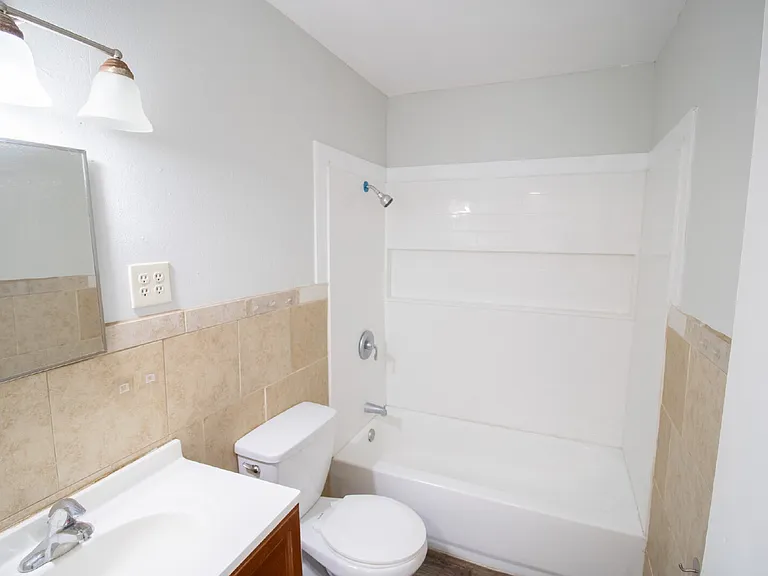2906 43rd St #B — Photo 4