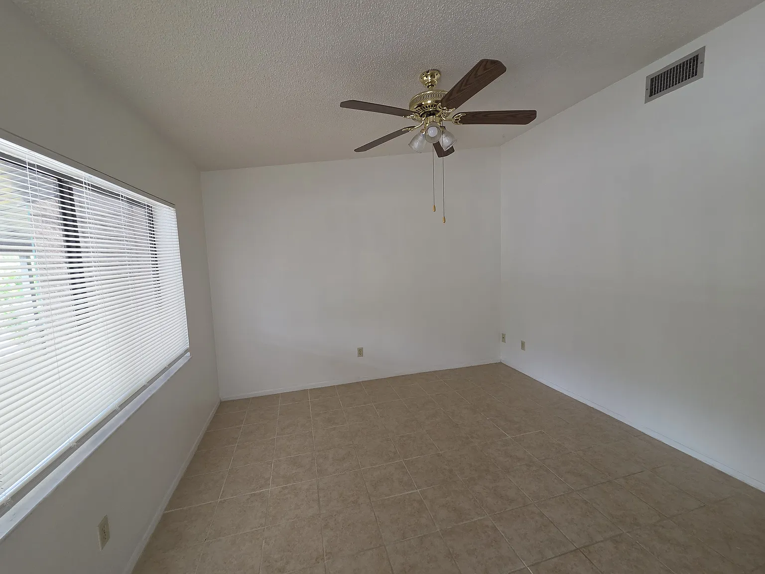 2 bed, 896 sqft, $1,425 — Photo 3