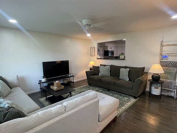 3rd image of 2966 Burlington Dr