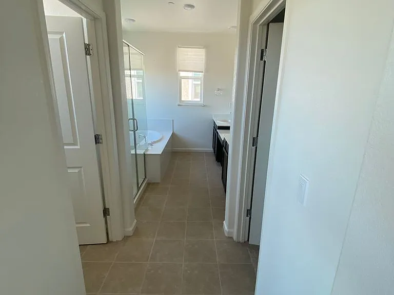1667 Lion St — Photo 7