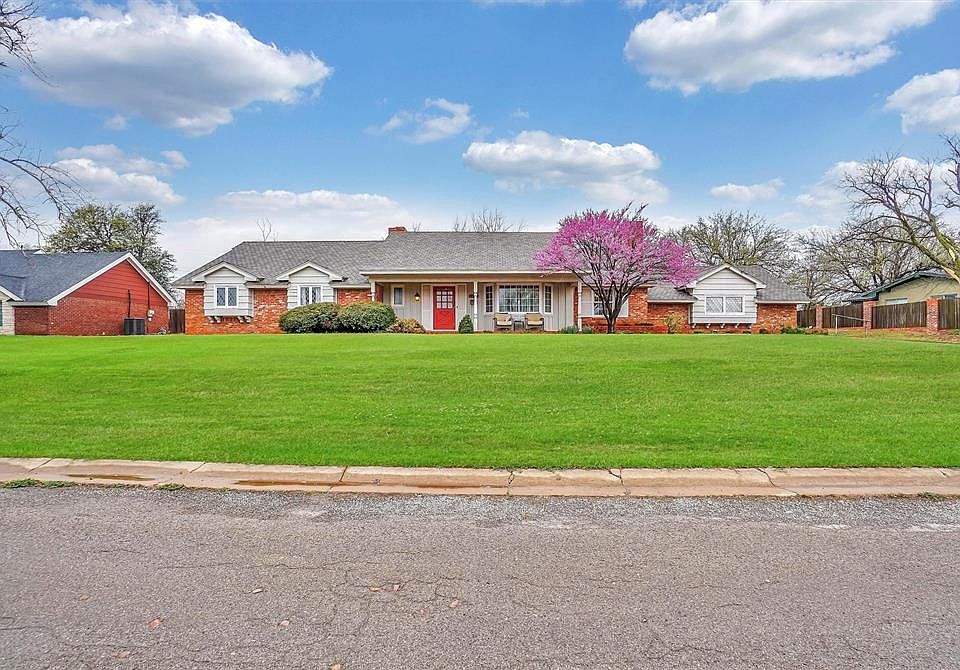 1st image of 605 Terrace Dr