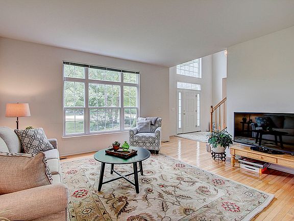 4th image of 14117 Glenwood Ct
