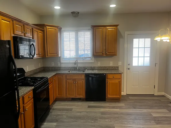 326 Mendon Rd APT 2, Woonsocket, RI 02895