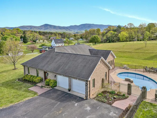 842 Paint Bank Rd, Salem, VA 24153