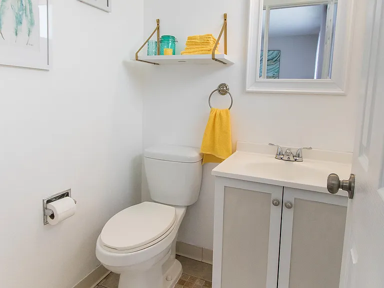 613 Killarney Dr — Photo 10