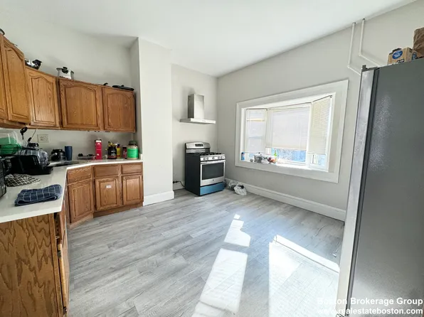 28 Sumner St, Dorchester, MA 02125