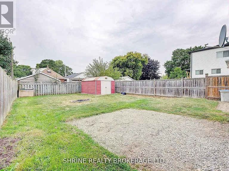 259 Sanders St W — Photo 13