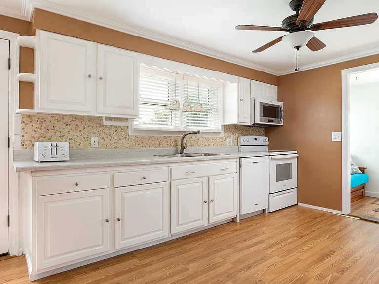 63 Sand Hill Cove Rd — Photo 7