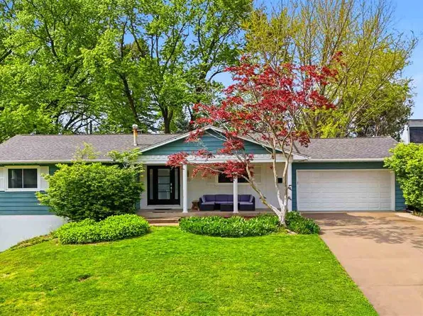 1612 Derwen Dr, Iowa City, IA 52246