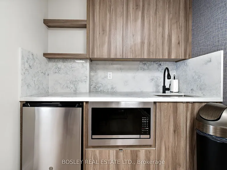140 W Bathurst St #803 — Photo 31