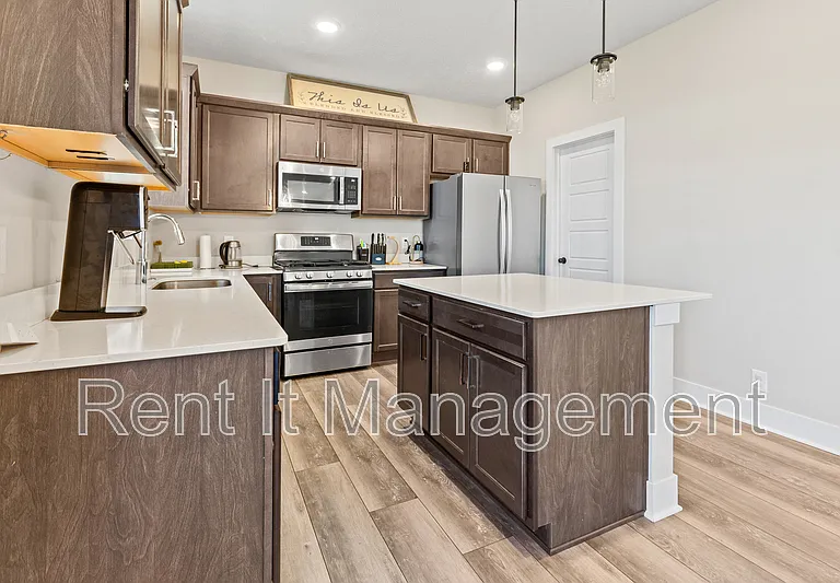 6910 Stony Point Dr — Photo 14