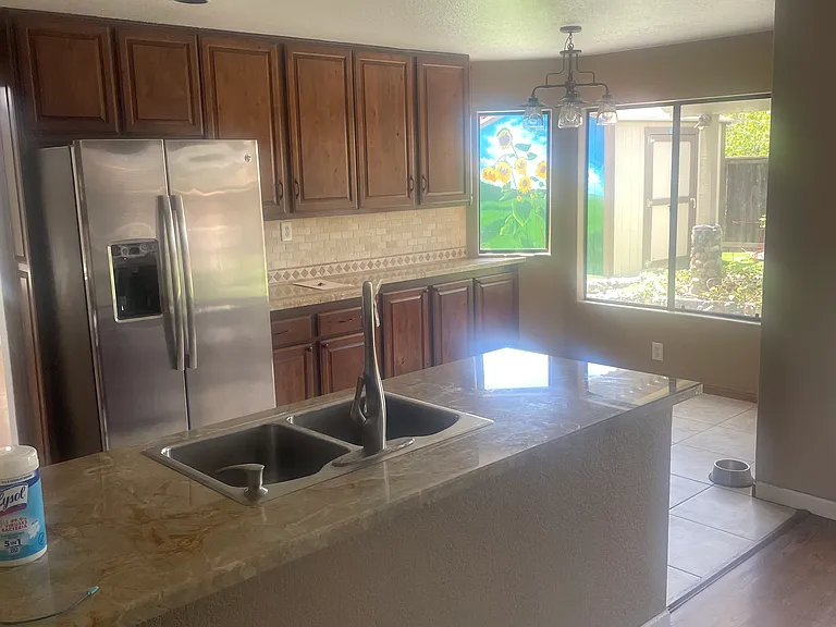 1279 Vera Cruz — Photo 12