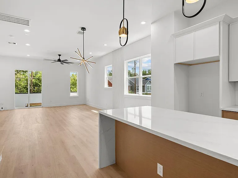3348 Sauer St — Photo 10