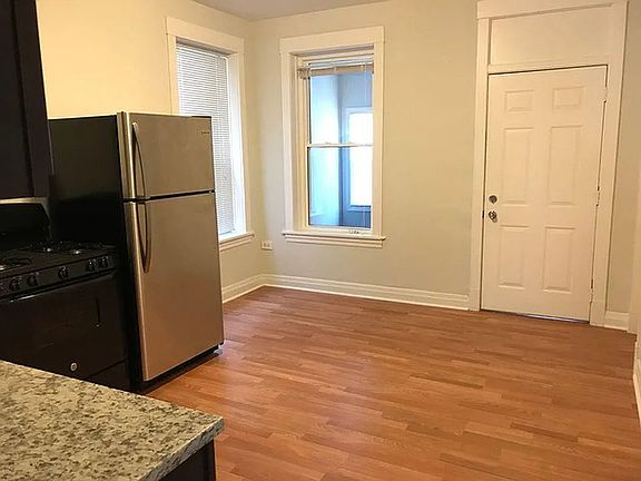 3rd image of 1922 N Lowell Ave #1