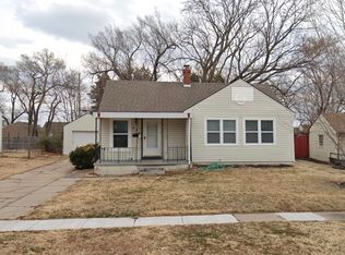 820 N Ridgewood Dr, Wichita, KS 67208