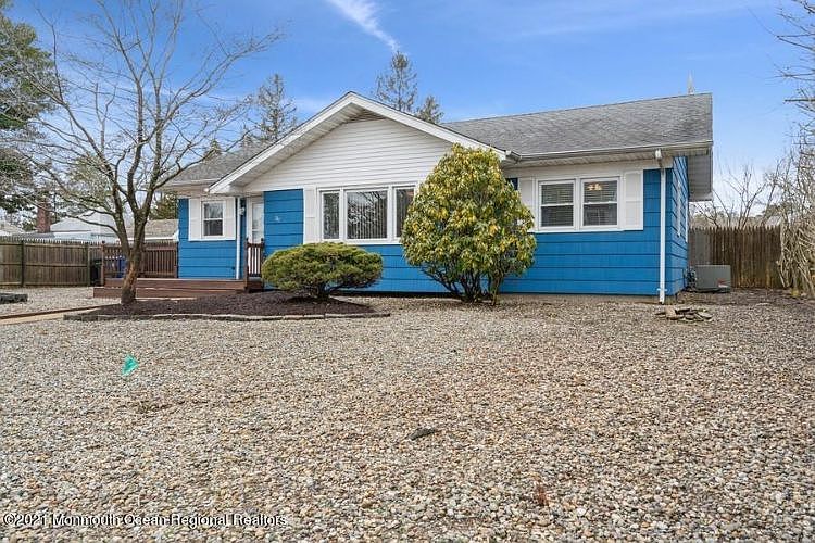 1st image of 30 Pine Brook Dr