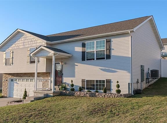 3rd image of 449 Eve Estates Dr