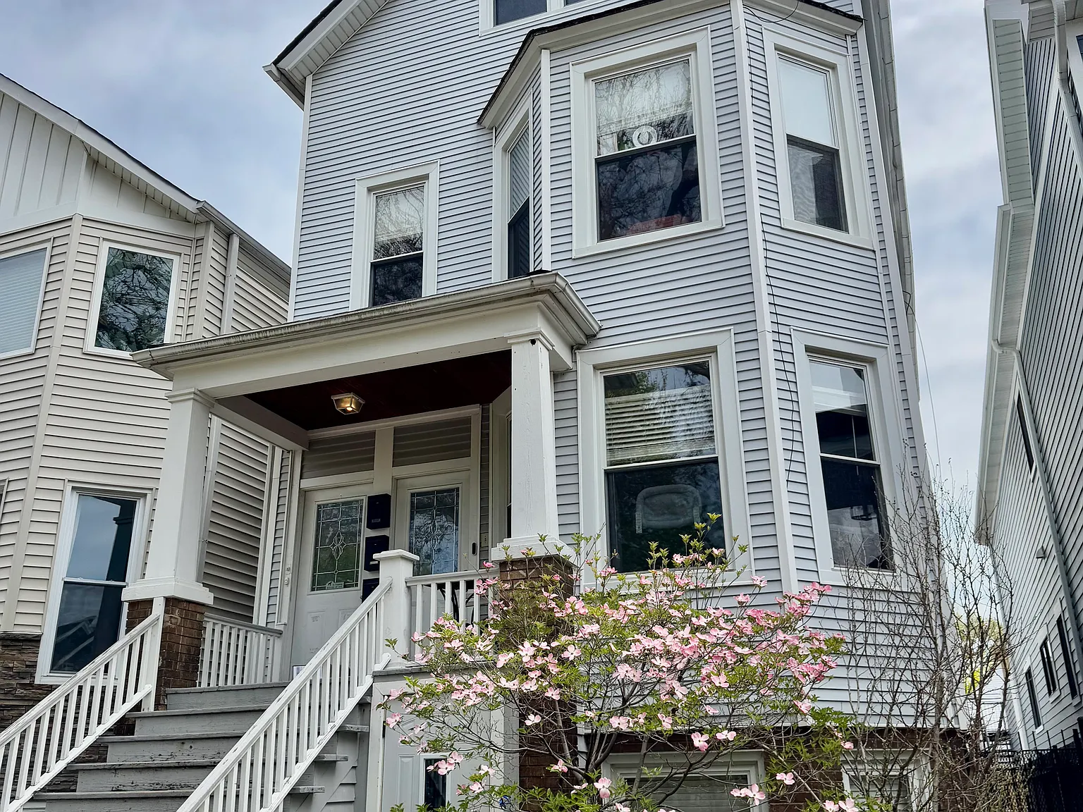 4 bed, 2400 sqft, $4,350 — Photo 1