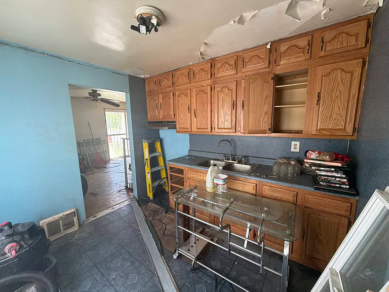 2217 W Wiswall St — Photo 24