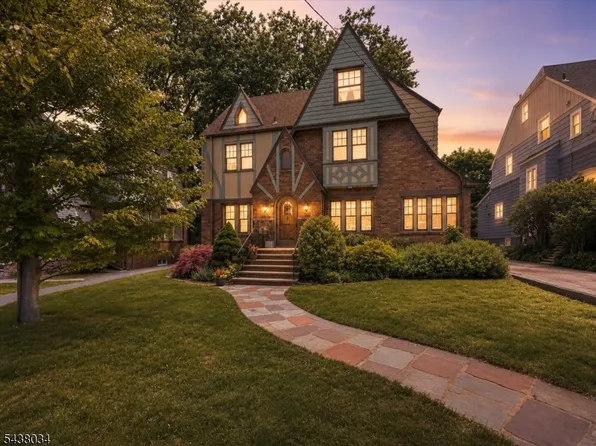 18 Burroughs Way, Maplewood Twp., NJ 07040