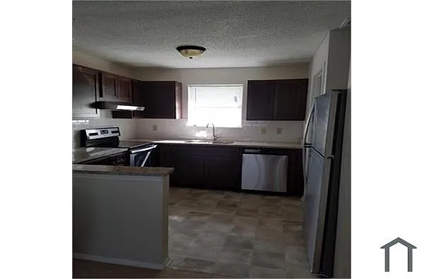 Building Photo - 108 Village Ln #D