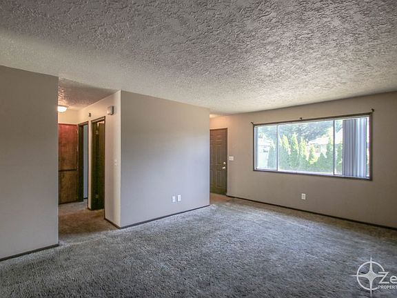 3rd image of 2434 Rossiter Ln