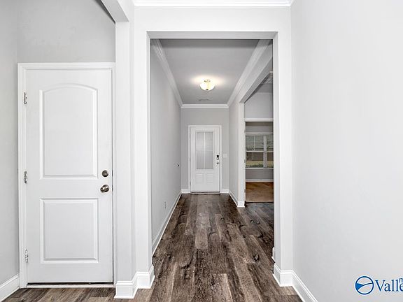 4th image of 326 River Rock Dr