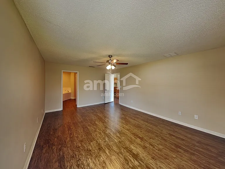 315 Colony Ct — Photo 11