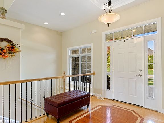 5th image of 590 Viking Dr