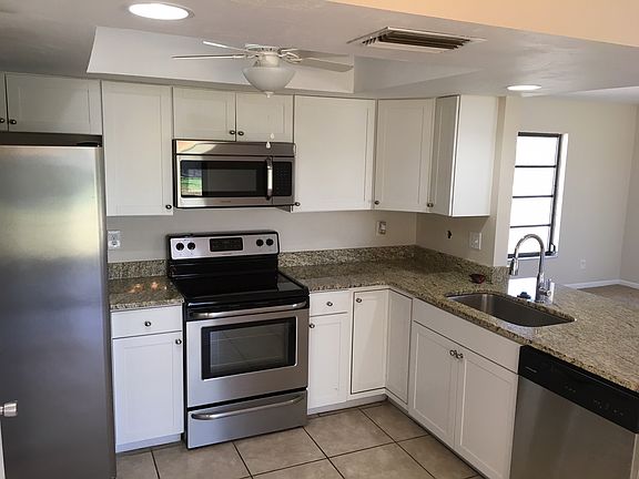 5th image of 233 SW 34th Ter