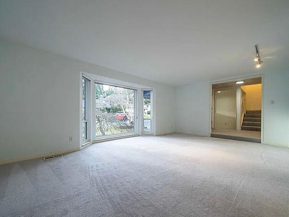 4th image of 2648 168th Ave NE