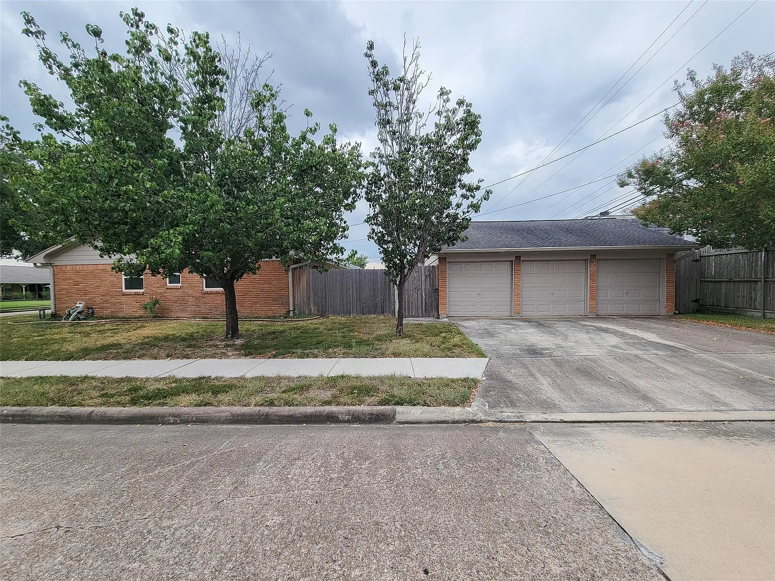3 bed, 2.0 bath, 1689 sqft, $3,200 — Photo 3