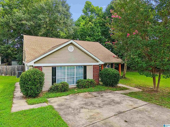 3rd image of 3027 Spruce Dr